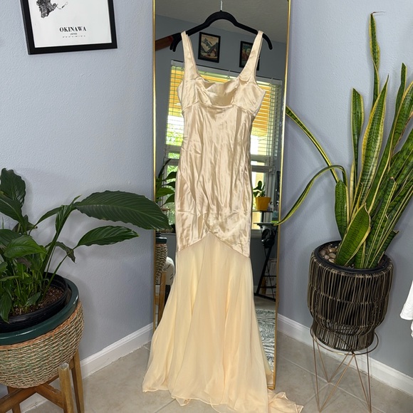 HOUSE OF CB 'Vittoria' Champagne Chiffon Floor Length Gown NWOT - Picture 6 of 7
